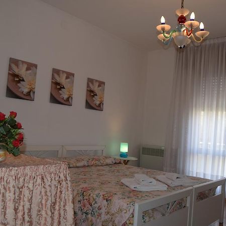 Casa Vacanza E Per Lavoro Elena E Carla Spinea Buitenkant foto