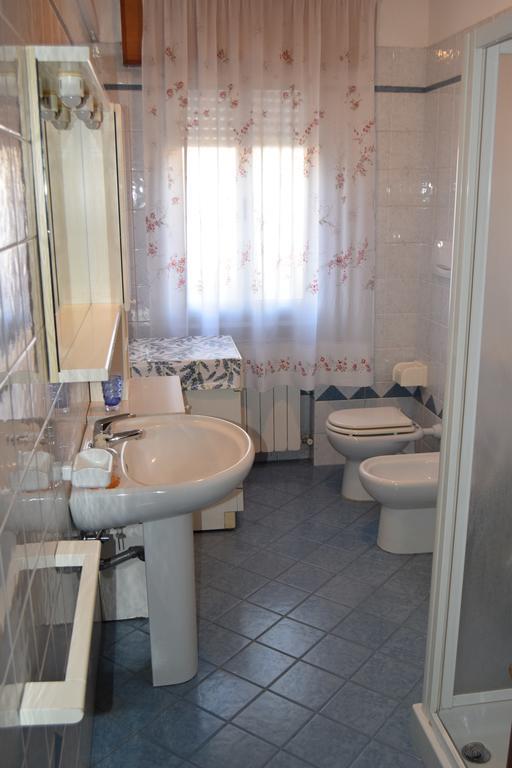 Casa Vacanza E Per Lavoro Elena E Carla Spinea Buitenkant foto